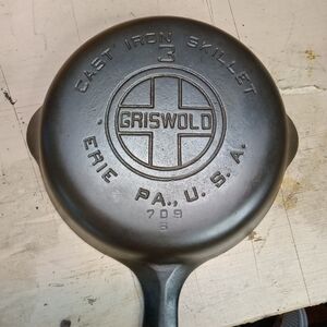 Griswold #3 cast iron skillet 709B large logo